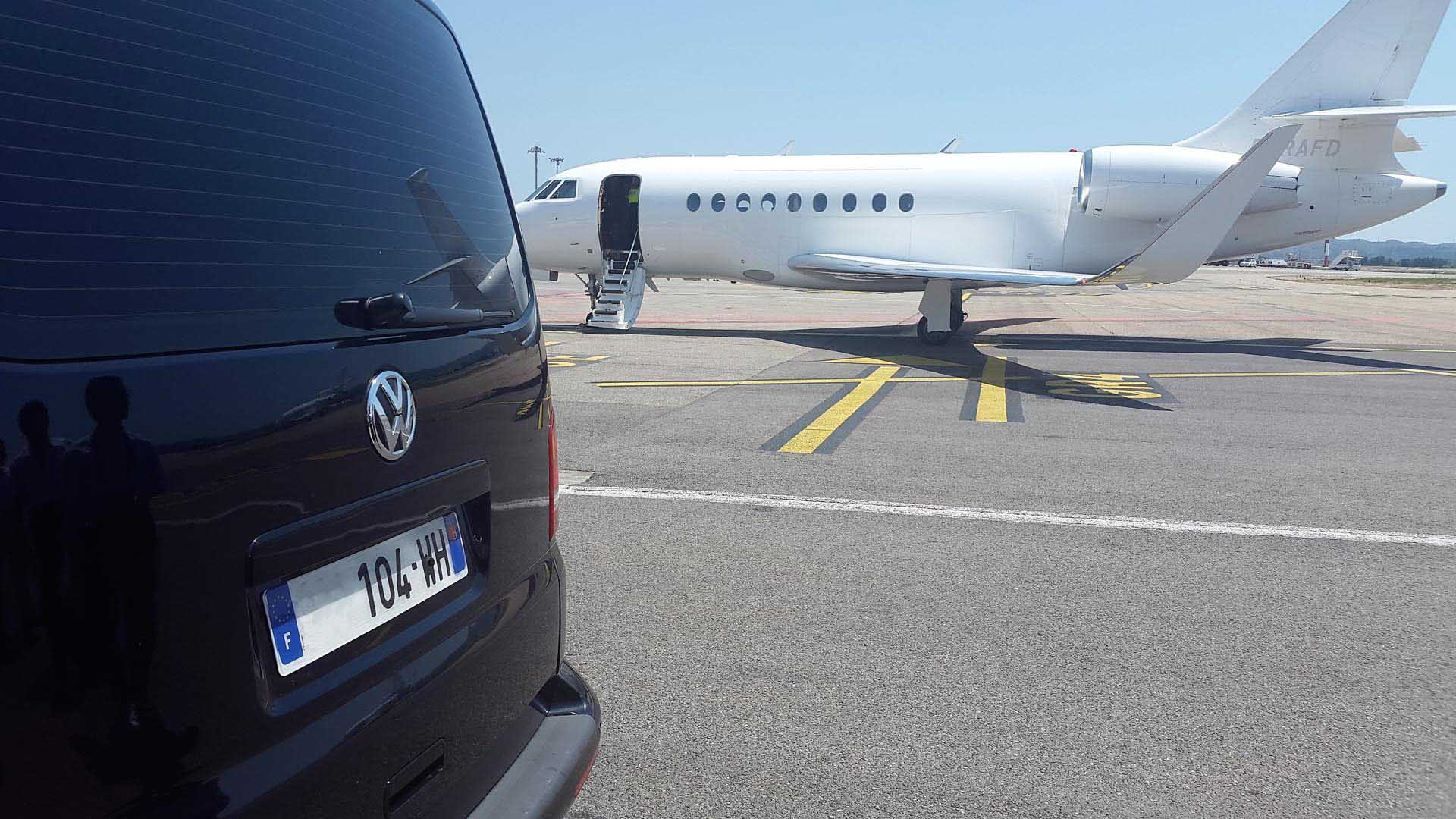 Accueil aviation privé Marseille - AMP Limousine Accueil avec chauffeur privé à l'aviation privé de Marseille.